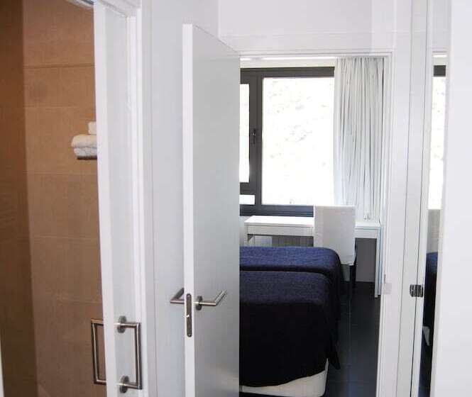 Номер Стандарт, Hostal Tres Campanas