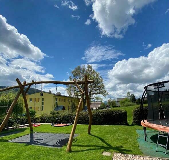 Студия Стандарт, Penzion Major