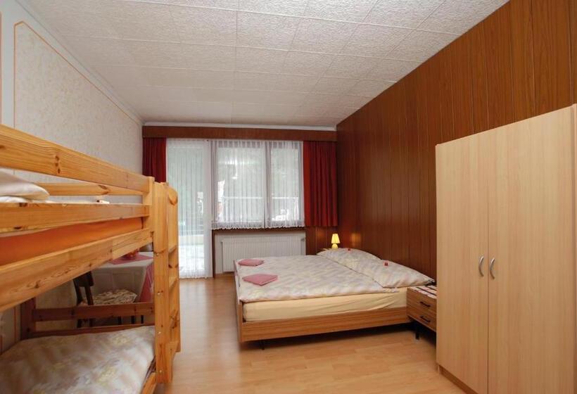 Standard Neljän Hengen Huone, Pension Schönblick