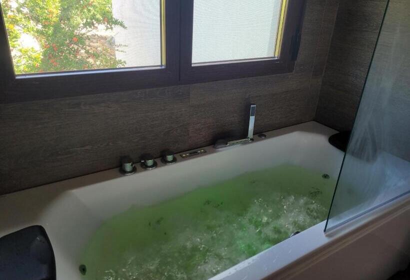 Номер Стандарт с Гидромассажем, El Escudo De Calatrava