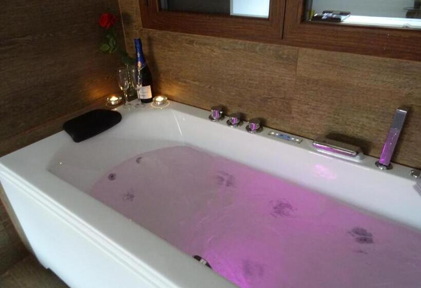 Номер Стандарт с Гидромассажем, El Escudo De Calatrava