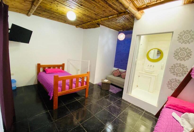 Номер Стандарт Трехместный, Zurisadai