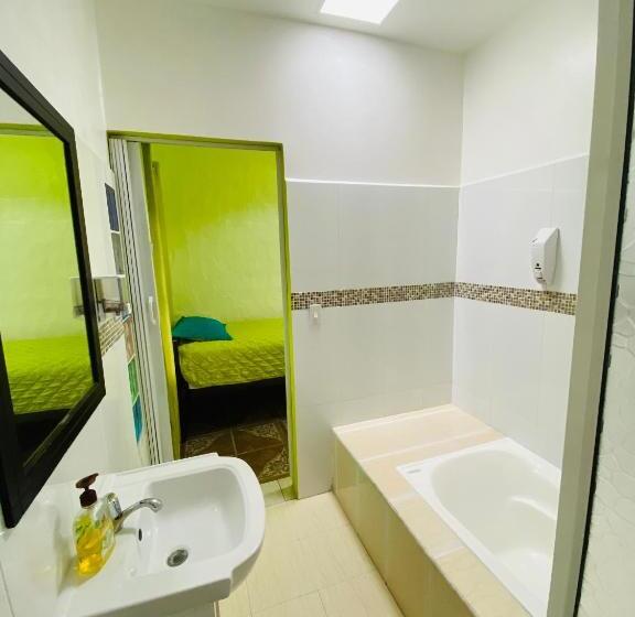 Family Suite, Zurisadai