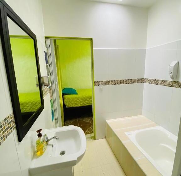 Family Suite, Zurisadai