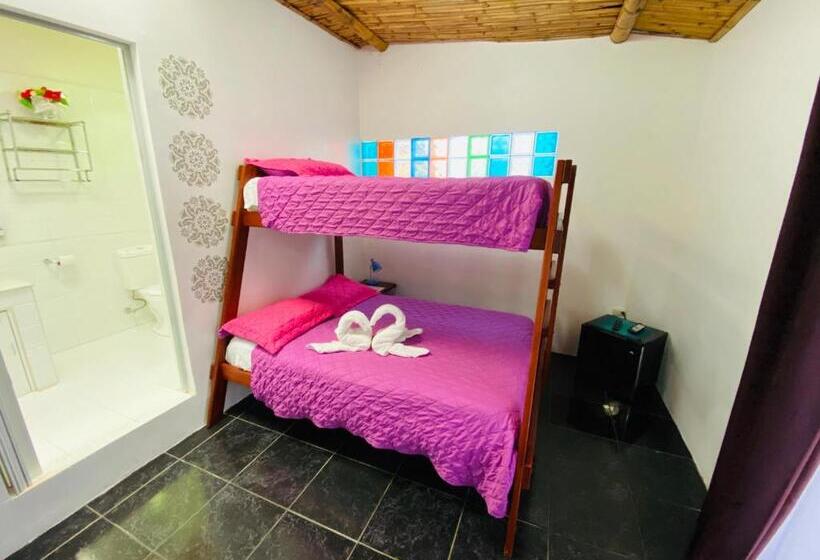 Номер Стандарт Трехместный, Zurisadai