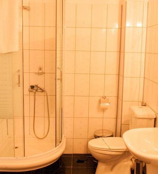 חדר משפחתי, Pensiunea Ingrid