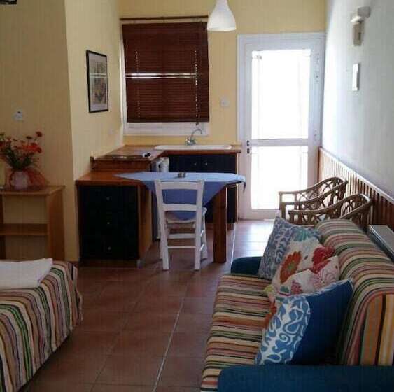 スタンダードスタジオ, Periyiali Apartments