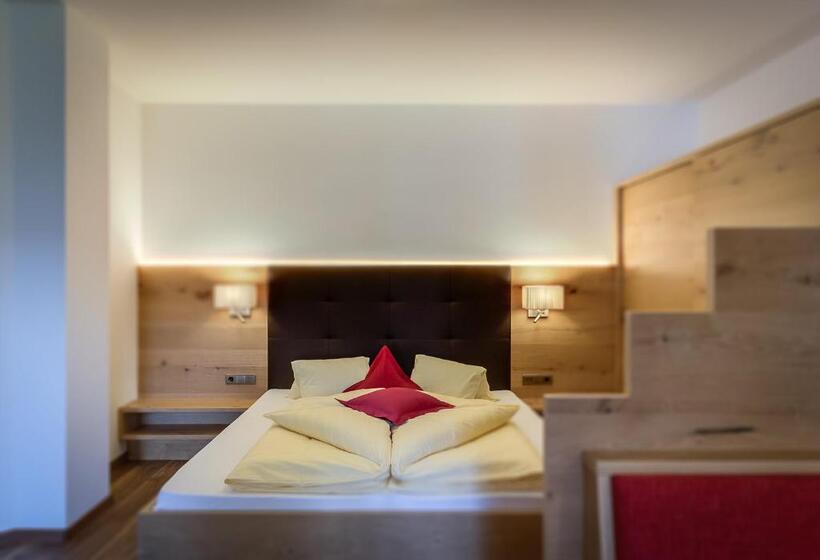 スタンダードスタジオ, Residence Krone