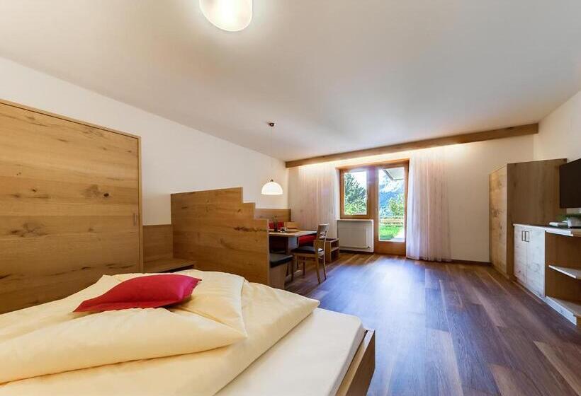 スタンダードスタジオ, Residence Krone