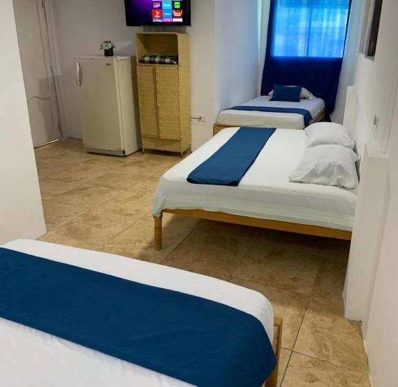 חדר משפחתי, Hostal Casa Latina