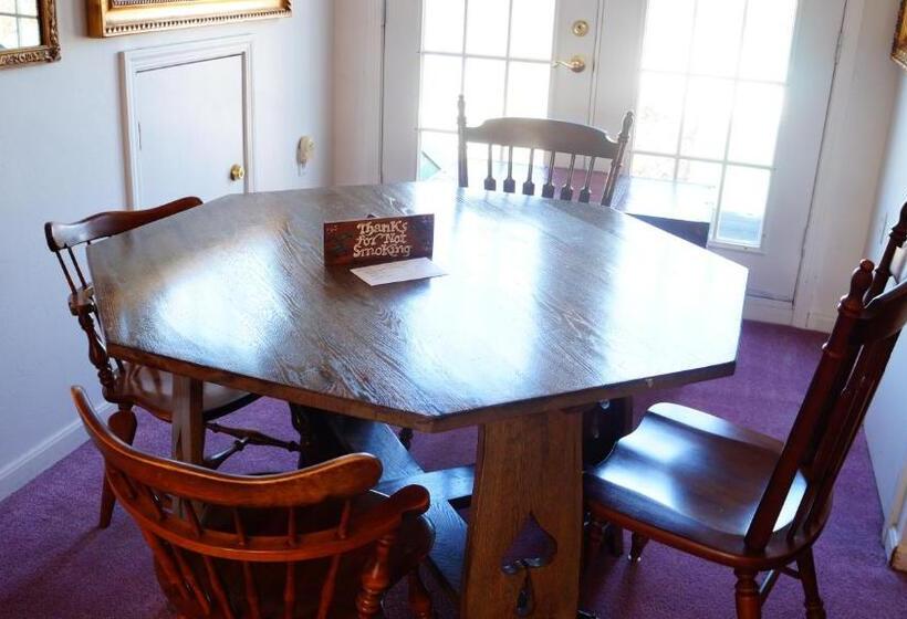 带城市景观的套间, Harbor Haus Inn & Suites