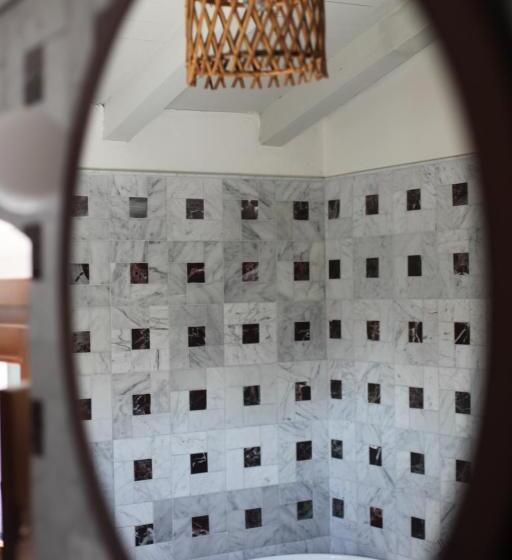 جناح جونيور, Villa Lena