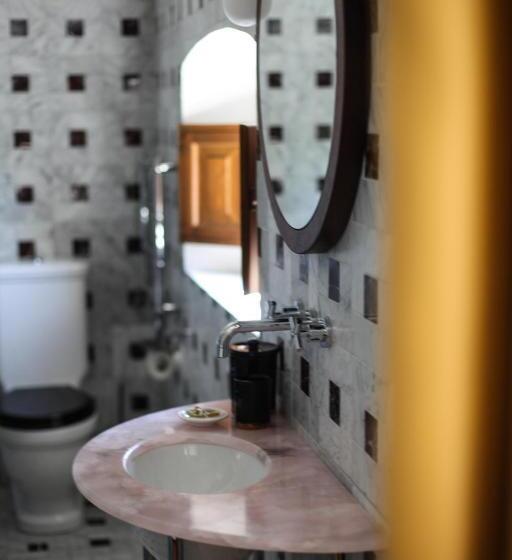 جناح جونيور, Villa Lena