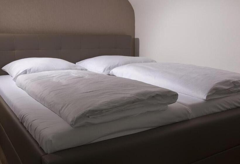 带共用浴室的标准房间, Dasluki