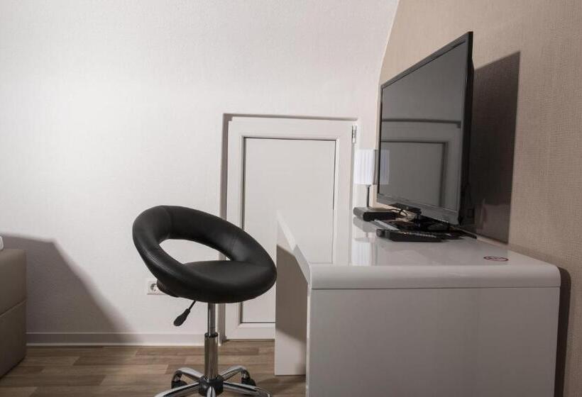 带共用浴室的标准房间, Dasluki