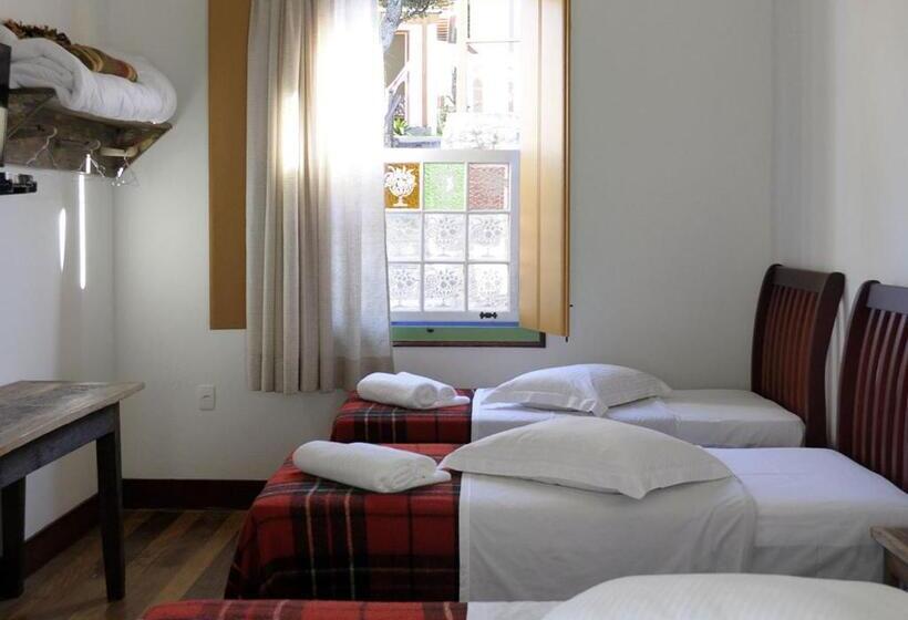 חדר סופריור לשלושה, Pouso Da Chica