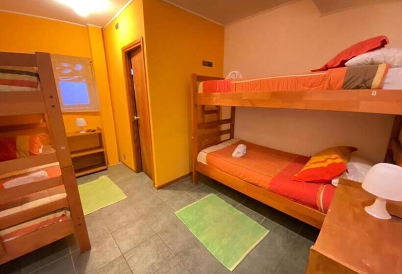 غرفة قياسية رباعية, Pucontours Hostal   Hostel