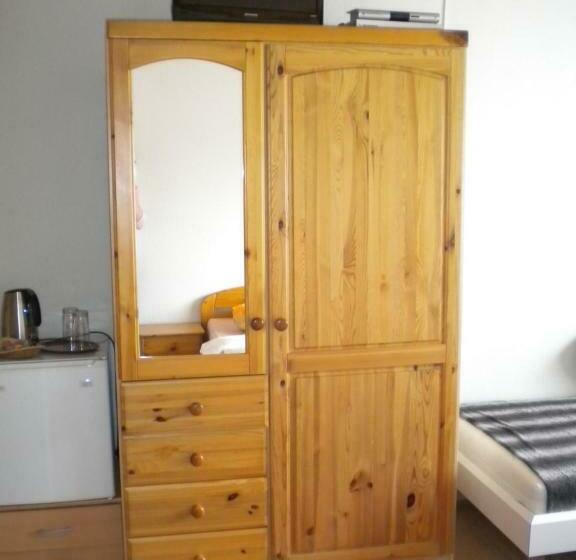 Camera Standard, Pension Taverne