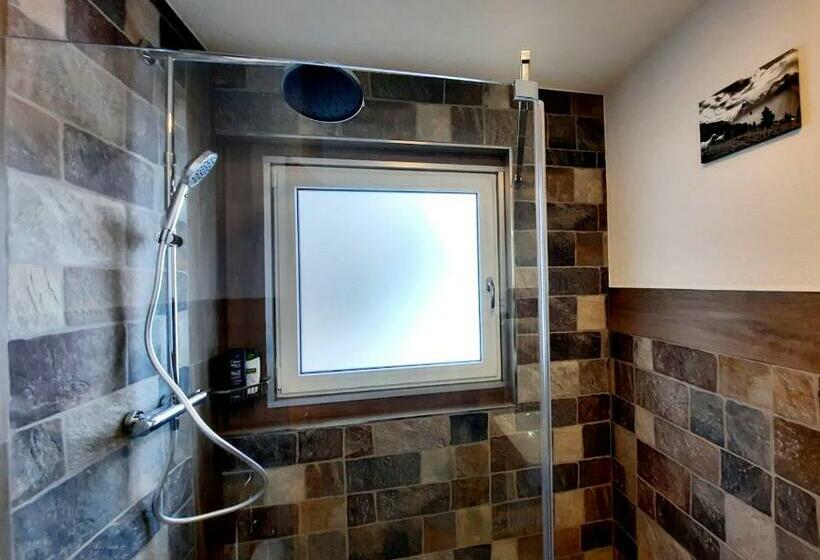 Camera Familiare, Pension Taverne