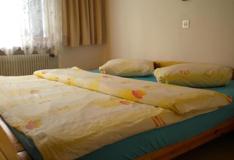 Camera Familiare, Pension Taverne