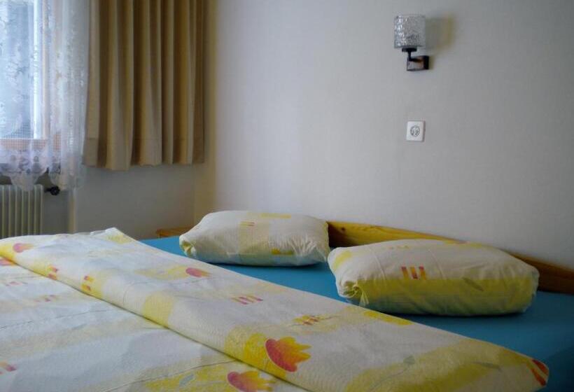 Camera Familiare, Pension Taverne