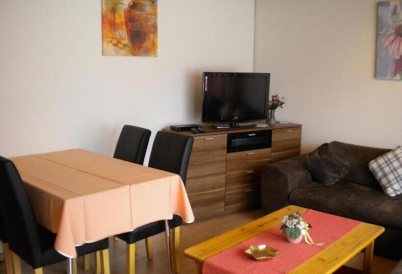 Camera Familiare, Pension Taverne