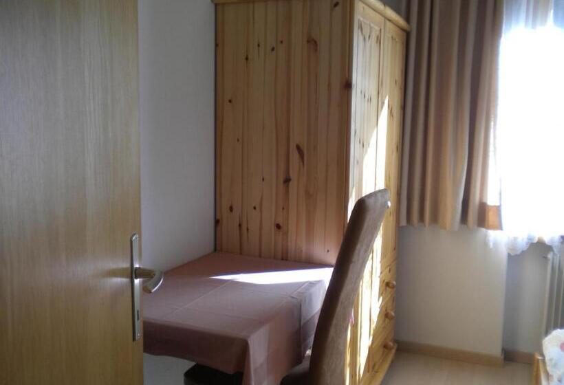 Camera Familiare, Pension Taverne