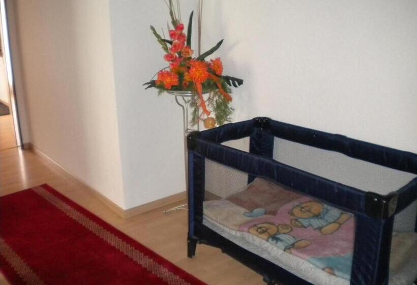 Camera Familiare, Pension Taverne