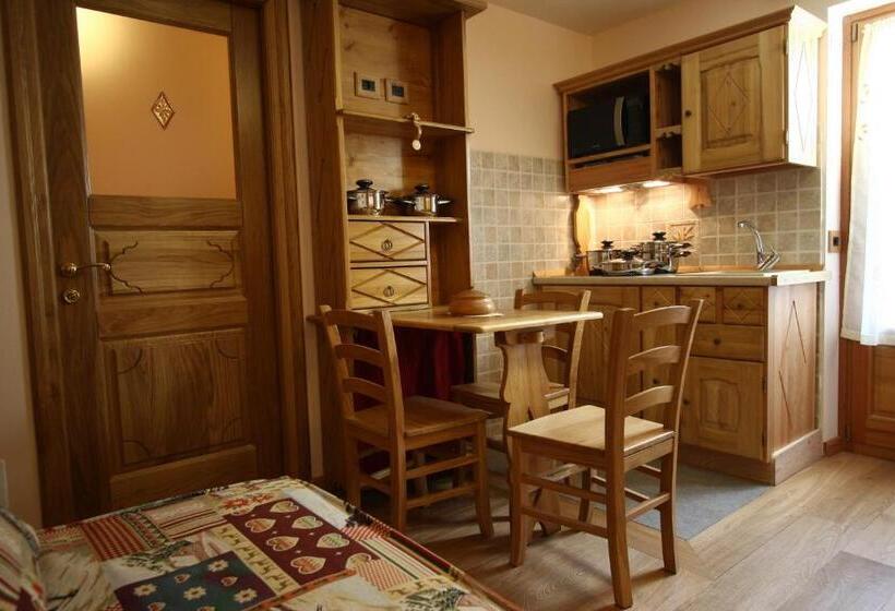 إستديو قياسى مزود بشرفة, Villa Giuditta Residence