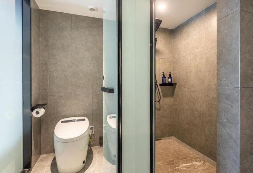 Deluxe Room, Xinhuating Business