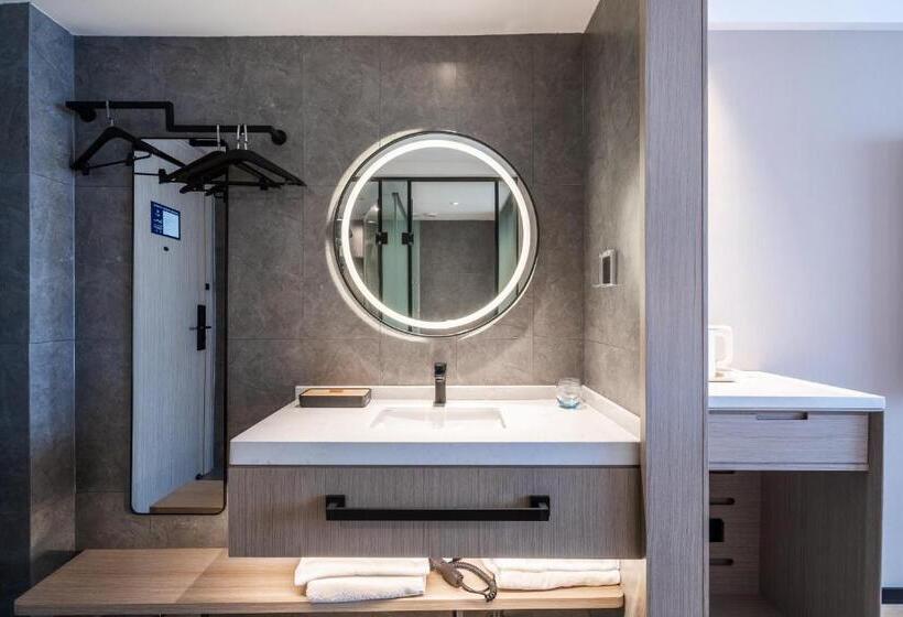 Deluxe Room, Xinhuating Business