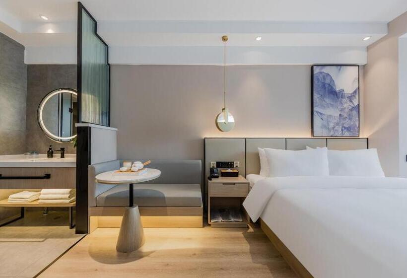 Family Room, Xinhuating Business