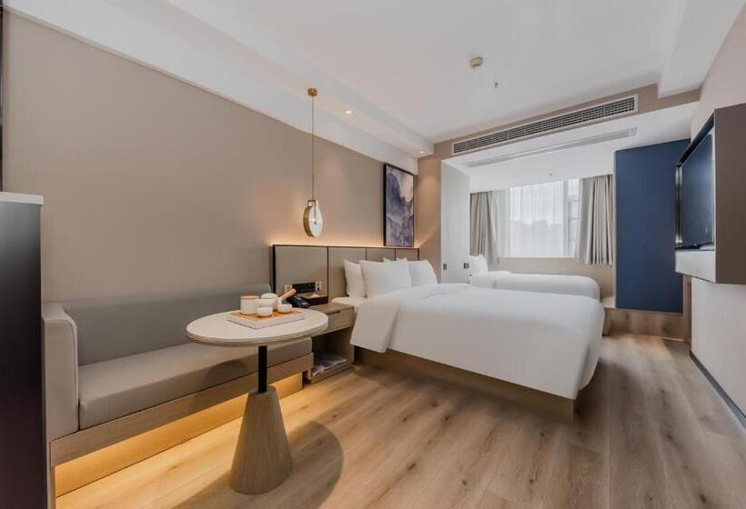 Family Room, Xinhuating Business