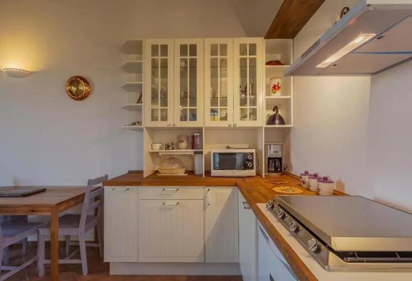 スタンダードスタジオ, Agriturismo Primaluna