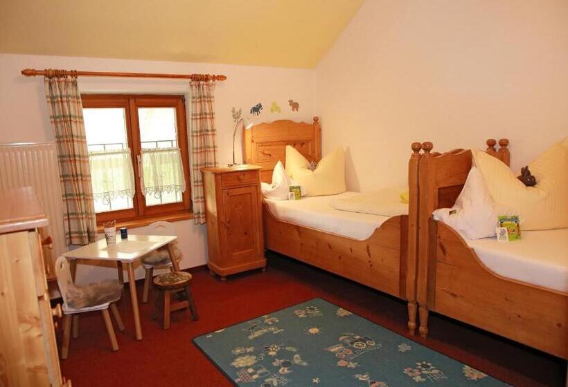 דירת שני חדרים, Andreashof