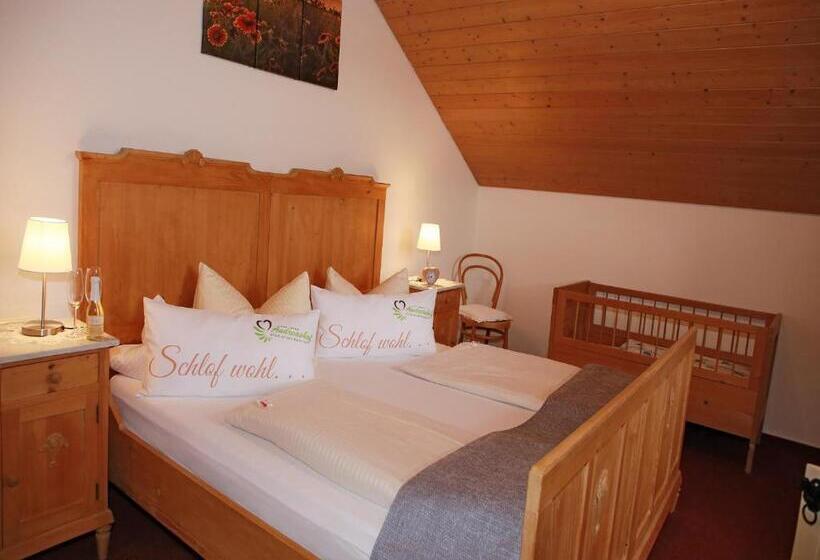 דירת שני חדרים, Andreashof