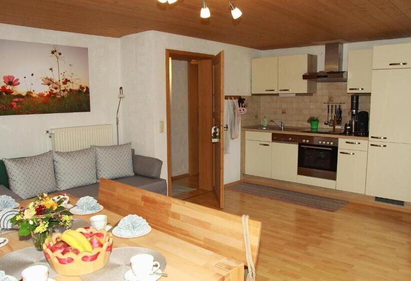 דירת שני חדרים, Andreashof