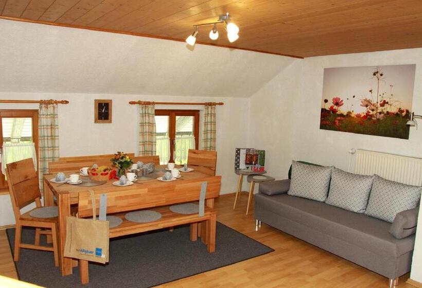 דירת שני חדרים, Andreashof