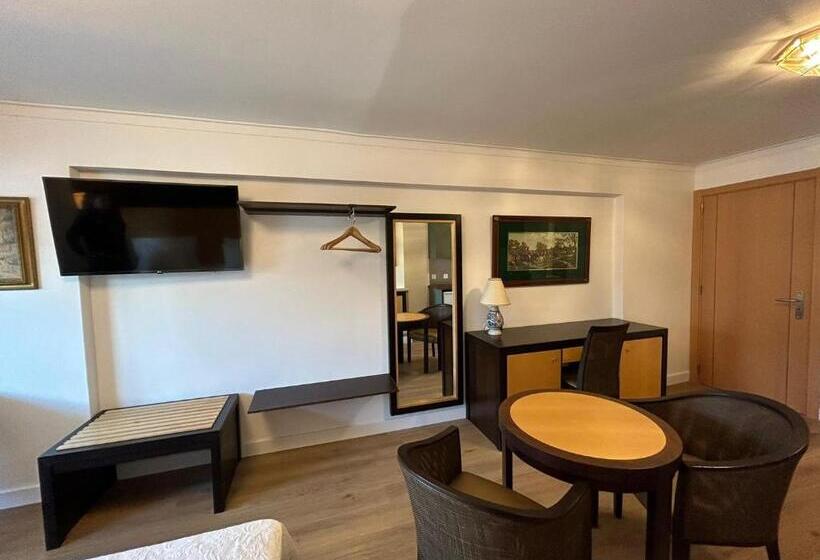 デラックススタジオ, Discovery Apartment Carnaxide