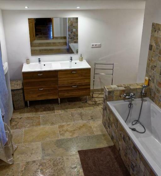 标准间, Le Mas D Isnard