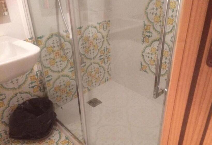 기본룸, In Tracastello   Air Cond   Parking Not Included