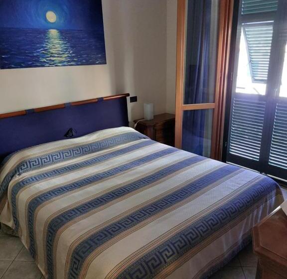 스탠다드 룸 킹사이즈 침대, In Tracastello   Air Cond   Parking Not Included