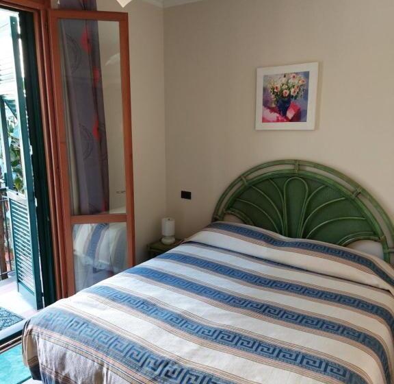 스탠다드 룸 킹사이즈 침대, In Tracastello   Air Cond   Parking Not Included