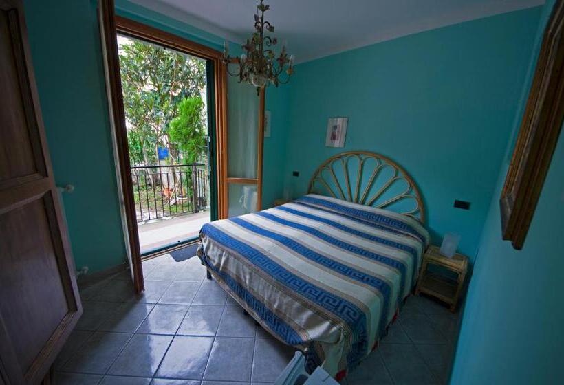 Standard room with outdoor bath, In Tracastello   Air Cond   Parking Not Included