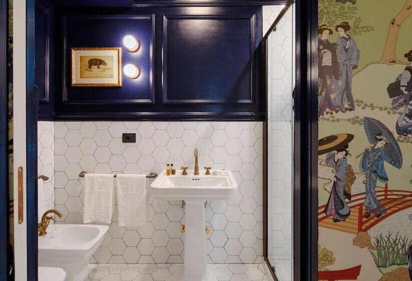 חדר דלוקס, The Couper Condotti