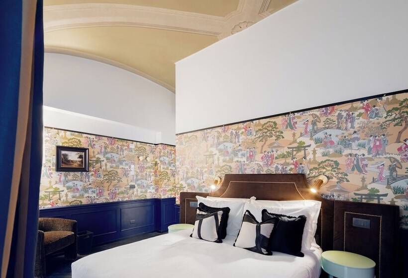 חדר דלוקס, The Couper Condotti