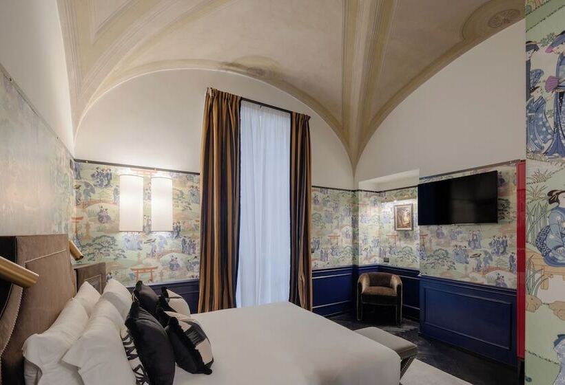 חדר דלוקס, The Couper Condotti