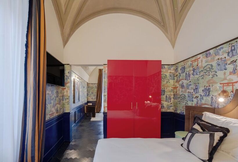 סוויטה דלוקס, The Couper Condotti