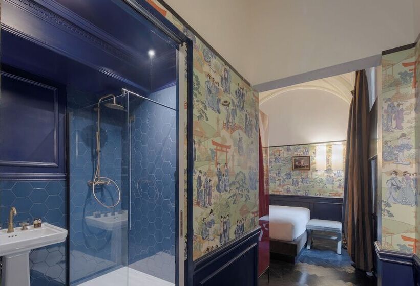 סוויטה דלוקס, The Couper Condotti