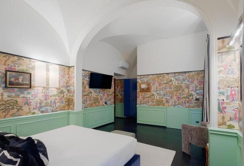 סוויטת ג'וניור דלוקס, The Couper Condotti